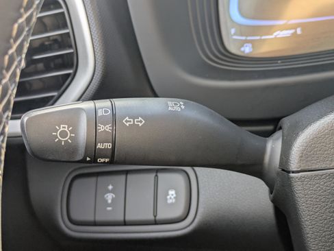 Certified 2024 Hyundai Venue SEL image 27