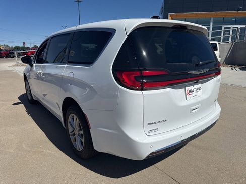 New 2026 Chrysler Pacifica Select AWD/4WD image 3