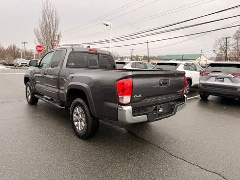 Used 2017 Toyota Tacoma SR5 image 6