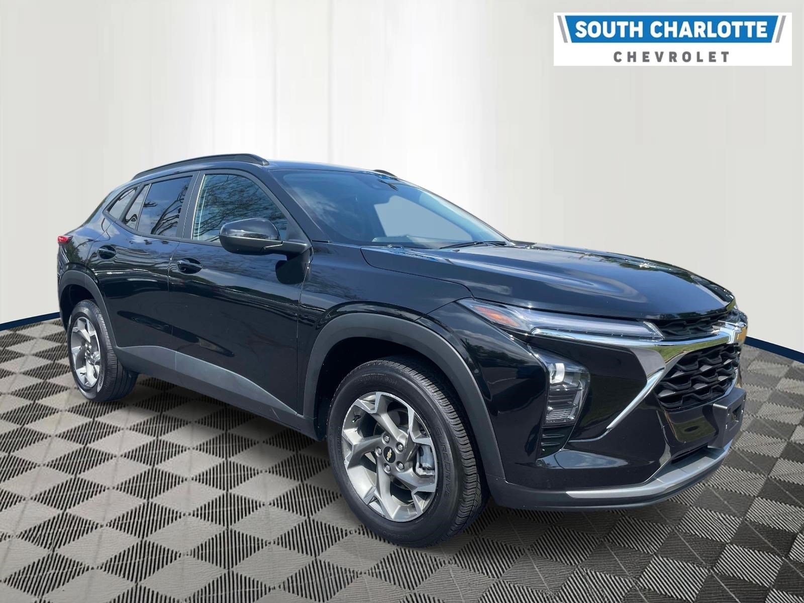 Used 2025 Chevrolet Trax LT w/ LT Convenience Package FWD image 3