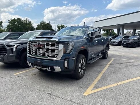 Used 2025 GMC Sierra 2500 Denali w/ Denali Reserve Package AWD/4WD image 2