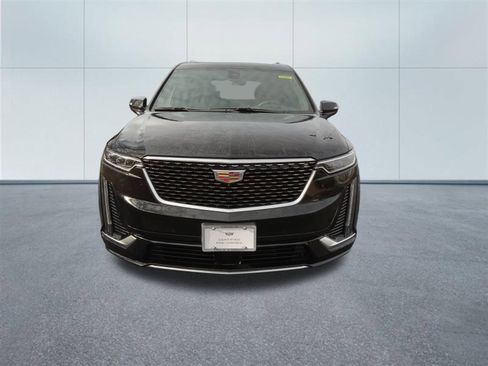 Certified 2025 Cadillac XT6 Premium Luxury w/ Platinum Package image 6
