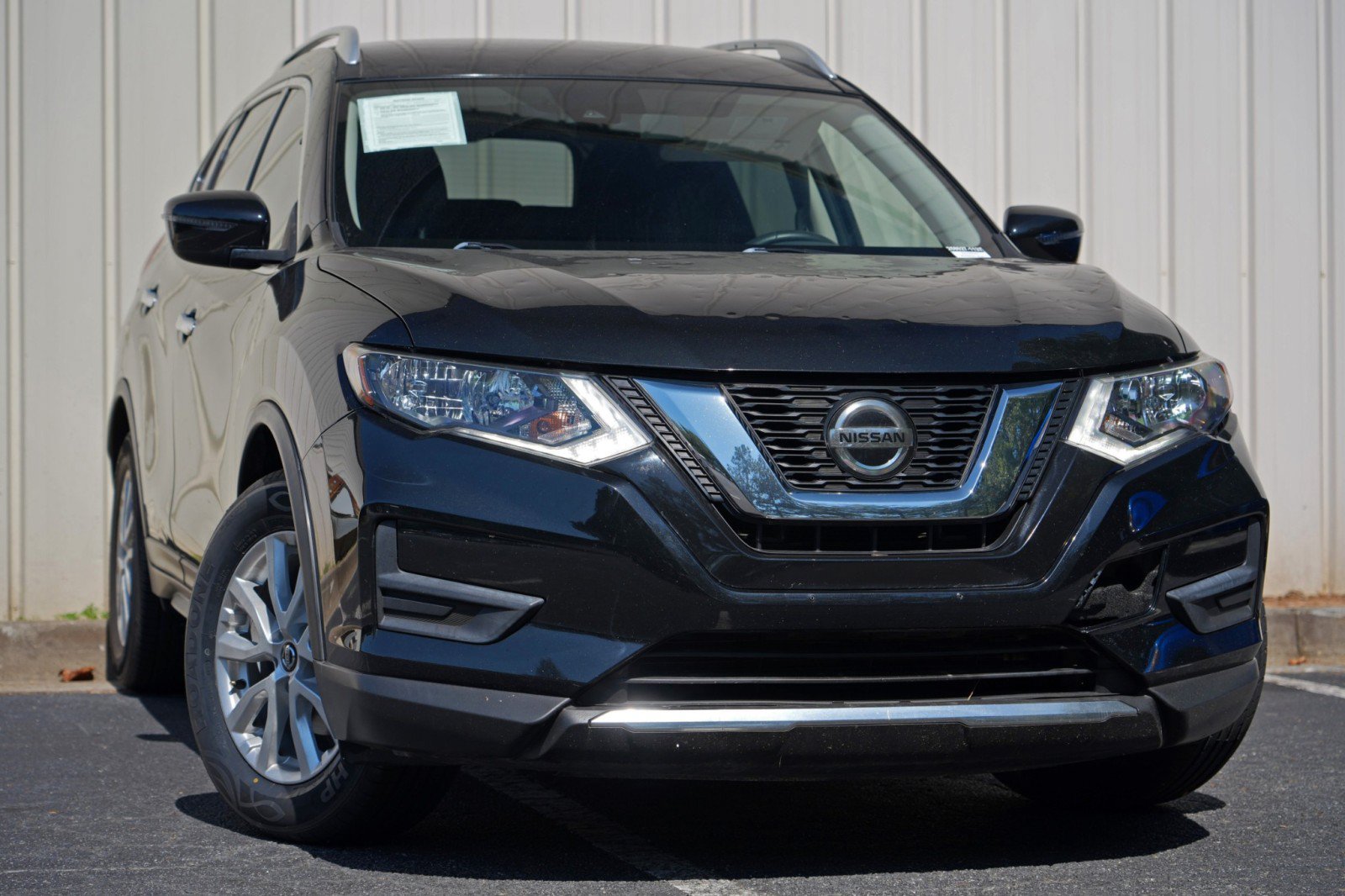 Used 2019 Nissan Rogue SV FWD image 2