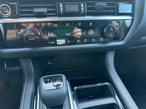 Used 2023 Nissan Pathfinder SL w/ SL Premium Package AWD/4WD image 12