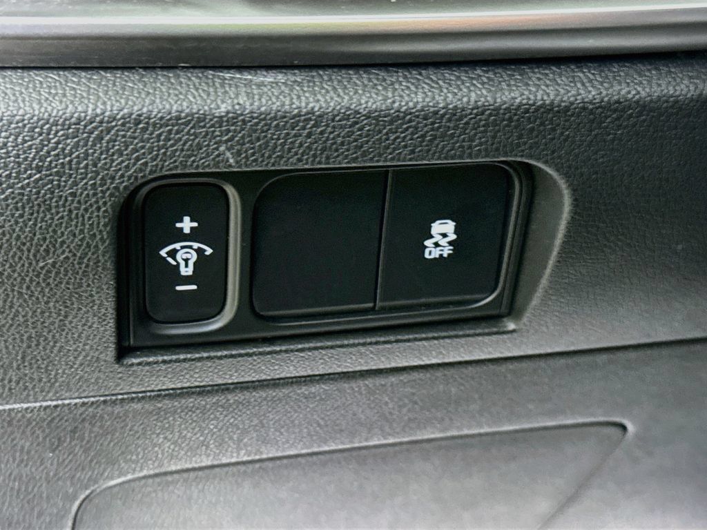 Certified 2025 Kia Sorento S AWD/4WD image 20