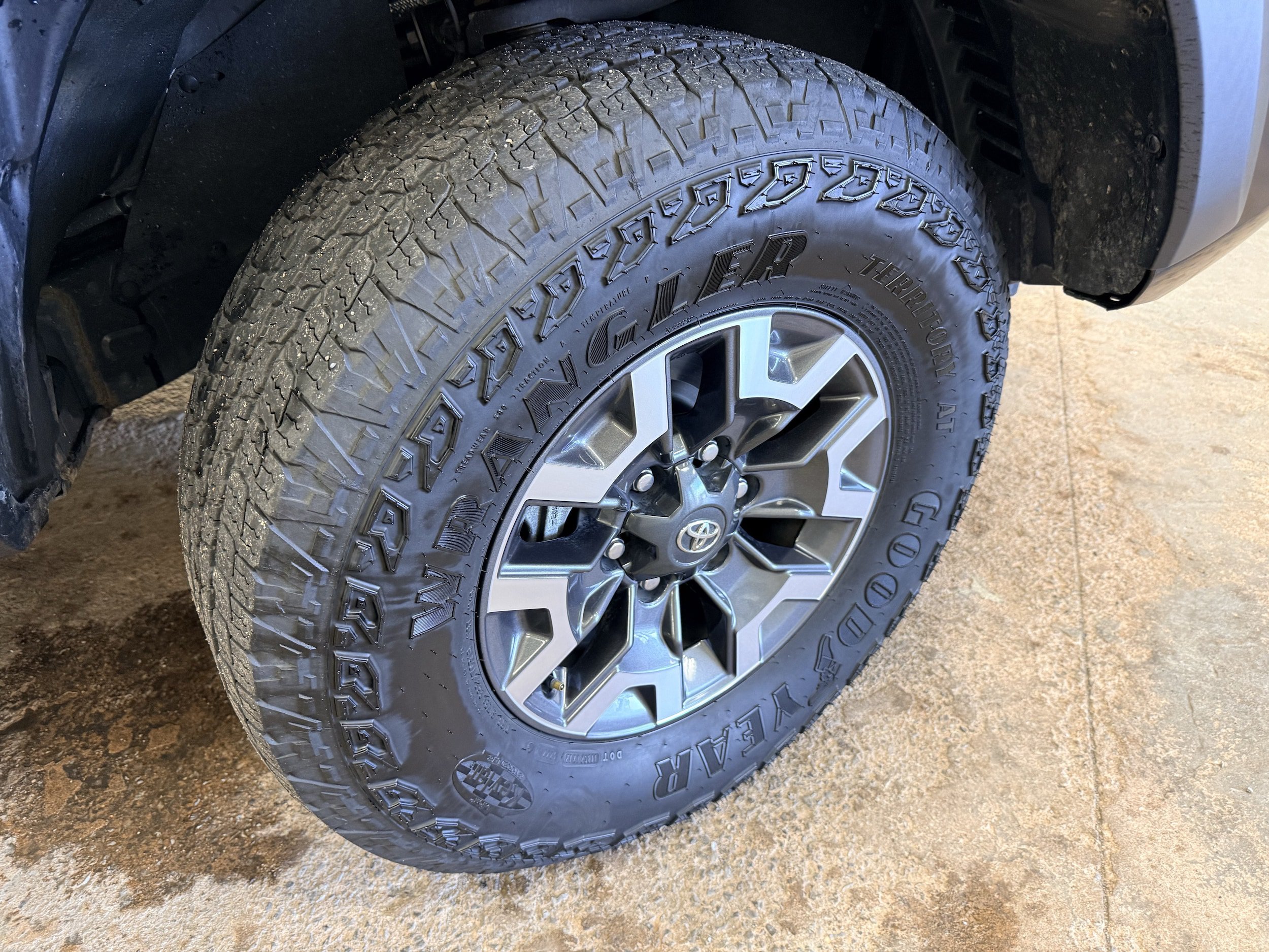 Used 2023 Toyota Tacoma TRD Off-Road w/ TRD Premium Off Road Package AWD/4WD image 12