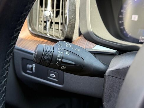 Used 2022 Volvo XC60 B5 Momentum AWD/4WD image 21