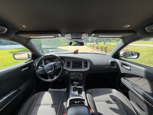 Used 2022 Dodge Charger SXT RWD image 25