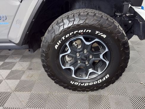 Used 2023 Jeep Wrangler Unlimited Rubicon 4xe w/ Cold Weather Group AWD/4WD image 16