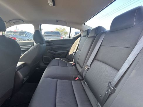 Used 2023 Nissan Altima 2.5 SV image 4