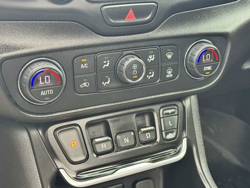 Used 2019 GMC Terrain Denali w/ Advanced Safety Package AWD/4WD image 22