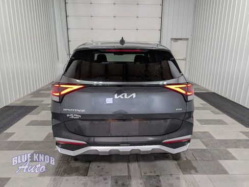 Used 2025 Kia Sportage LX image 3