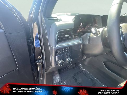 Used 2025 Chevrolet Suburban LS RWD image 14