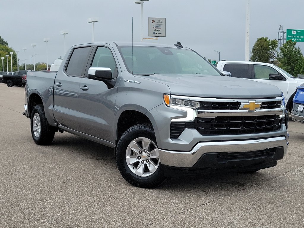 Used 2025 Chevrolet Silverado 1500 LT AWD/4WD image 30