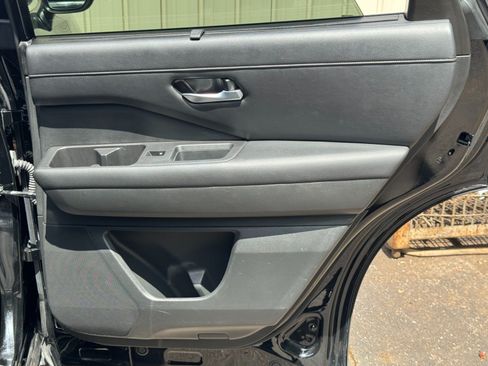 Used 2022 Nissan Pathfinder SL FWD image 43