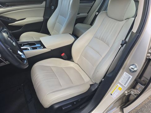 Used 2018 Honda Accord Touring image 18