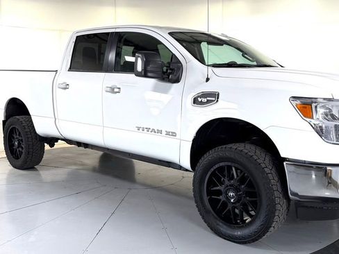 Used 2018 Nissan Titan SV RWD image 1