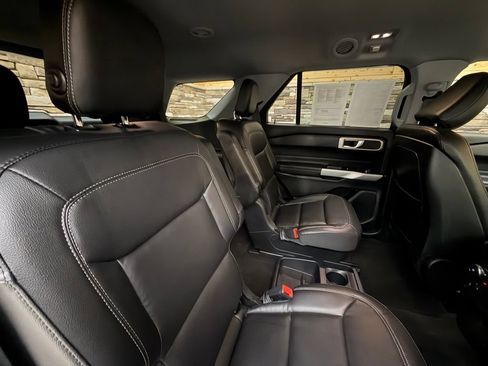 Used 2020 Ford Explorer XLT w/ Equipment Group 202A AWD/4WD image 46