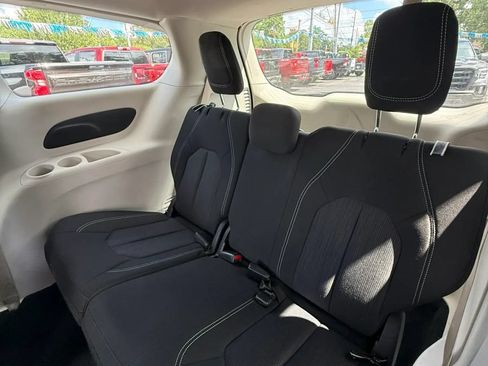 Used 2022 Chrysler Voyager LX FWD image 13