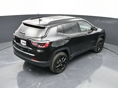 Used 2026 Jeep Compass Latitude AWD/4WD image 27