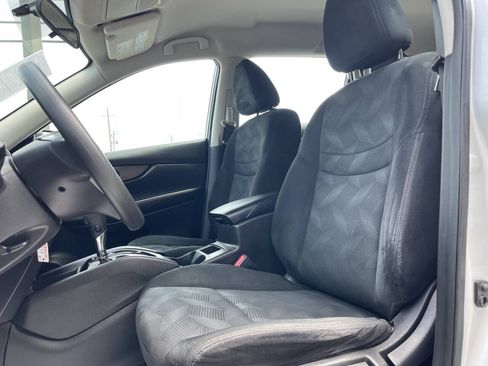 Used 2015 Nissan Rogue S FWD image 2