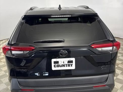 Used 2019 Toyota RAV4 XLE AWD/4WD image 6