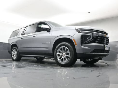 New 2026 Chevrolet Suburban Premier w/ Sun And Tow Package AWD/4WD image 29