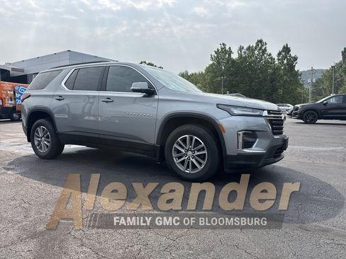 Used 2023 Chevrolet Traverse LT w/ LPO, Floor Liner Package AWD/4WD image 1