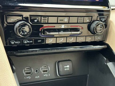 Used 2023 Jeep Grand Cherokee Limited image 18