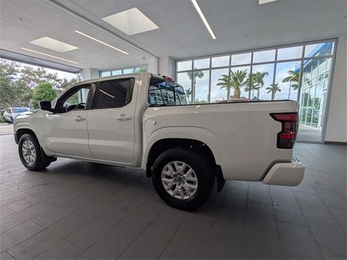 Used 2022 Nissan Frontier SV w/ SV Premium Package image 9