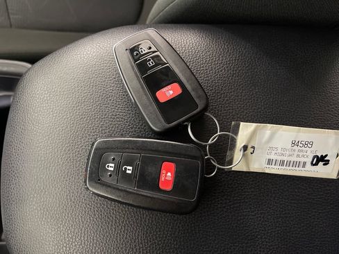 Certified 2025 Toyota RAV4 XLE FWD image 24