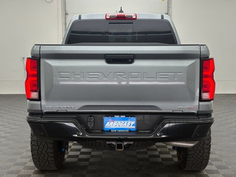 Used 2025 Chevrolet Colorado ZR2 w/ Technology Package AWD/4WD image 8