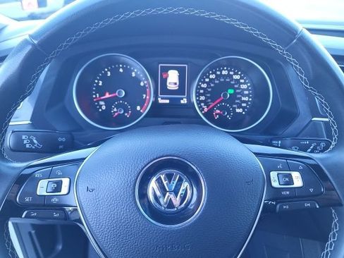 Used 2021 Volkswagen Tiguan SE image 3
