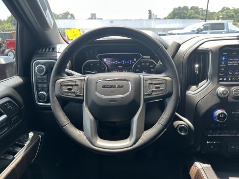 Used 2021 GMC Sierra 2500 Denali w/ Denali Ultimate Package AWD/4WD image 17