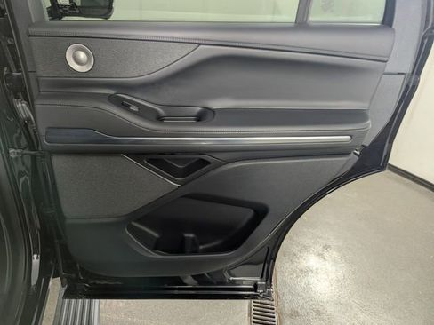 Used 2025 Lincoln Navigator Reserve w/ Jet Appearance Package image 27