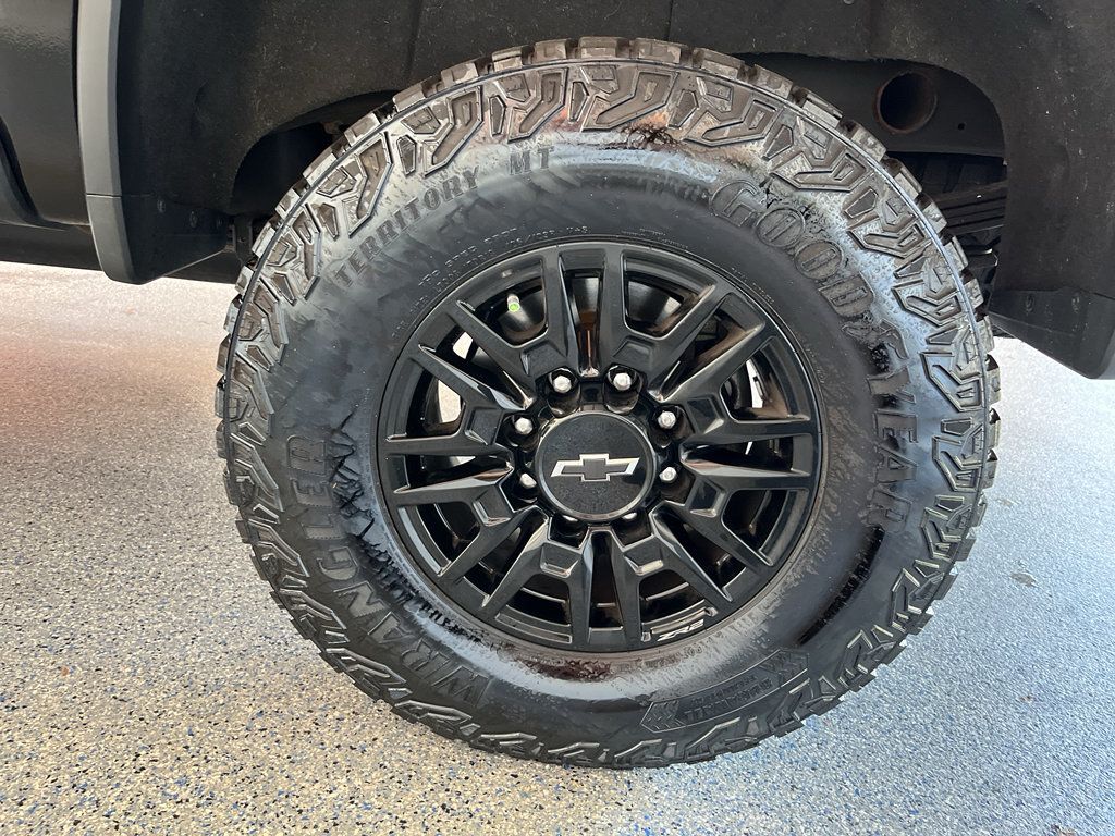 Used 2024 Chevrolet Silverado 2500 ZR2 w/ Technology Package AWD/4WD image 34