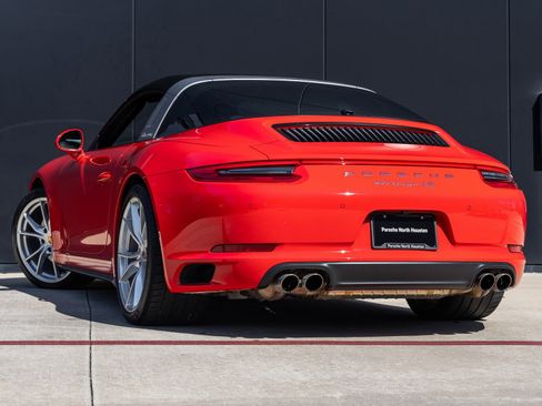 Certified 2019 Porsche 911 Targa 4S image 10