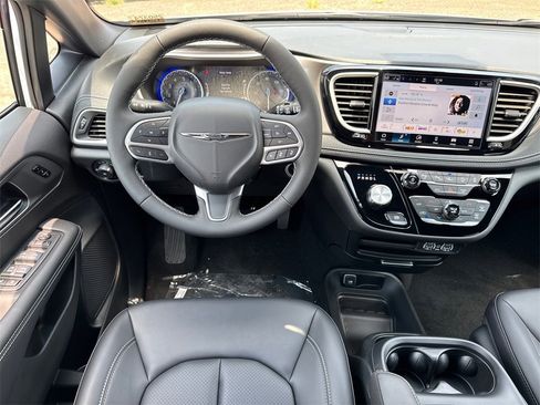 New 2025 Chrysler Pacifica Select image 20
