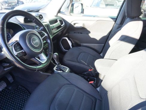 Used 2020 Jeep Renegade Latitude w/ Cold Weather Group image 13