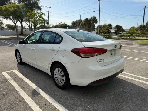 Used 2017 Kia Forte LX FWD image 6