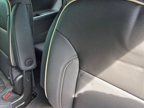 Used 2023 Chevrolet Traverse Premier FWD image 13