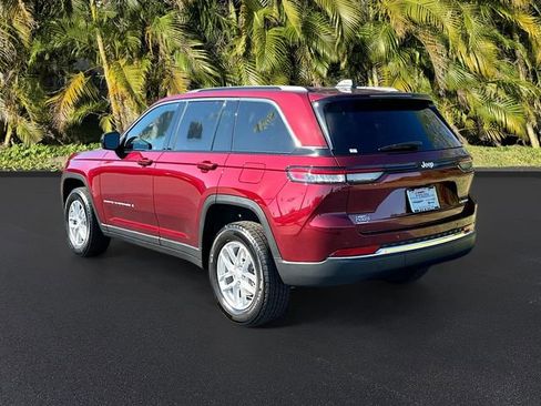 New 2025 Jeep Grand Cherokee Laredo image 3