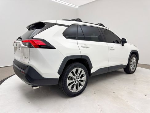 Used 2019 Toyota RAV4 XLE Premium image 13