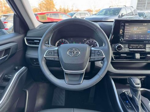 Used 2022 Toyota Highlander XLE image 20