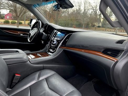 Used 2018 Cadillac Escalade ESV Luxury image 23