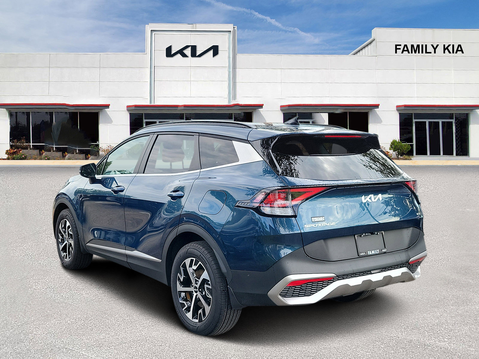 Certified 2025 Kia Sportage EX w/ EX Premium Package AWD/4WD image 4