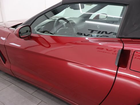 Used 2006 Chevrolet Corvette Convertible w/ Preferred Equipment Group RWD image 24