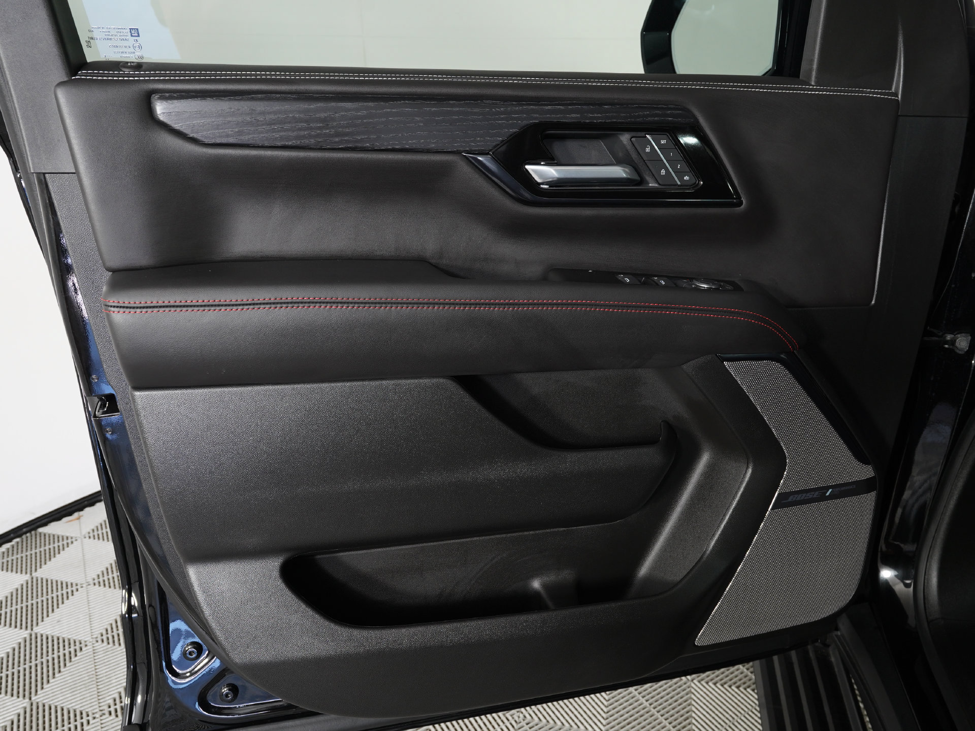Used 2026 GMC Yukon AT4 Ultimate w/ LPO, Floor Liner Package AWD/4WD image 18