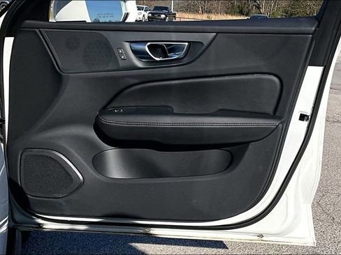 Used 2025 Volvo V60 B5 Cross Country Plus AWD/4WD image 28