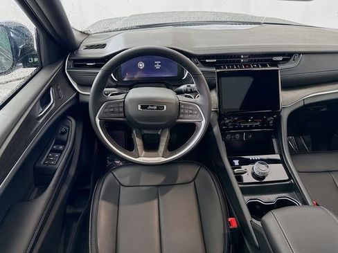 New 2025 Jeep Grand Cherokee Limited image 23